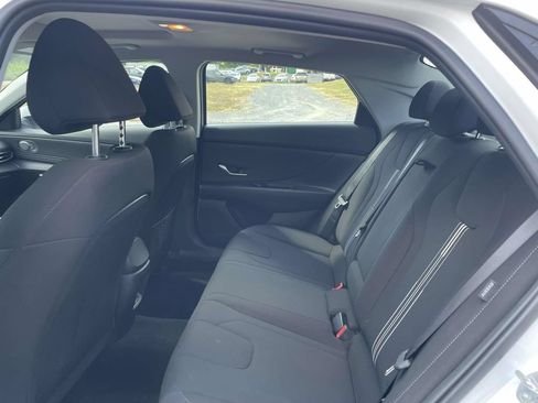 Certified 2025 Hyundai Elantra SEL FWD image 10