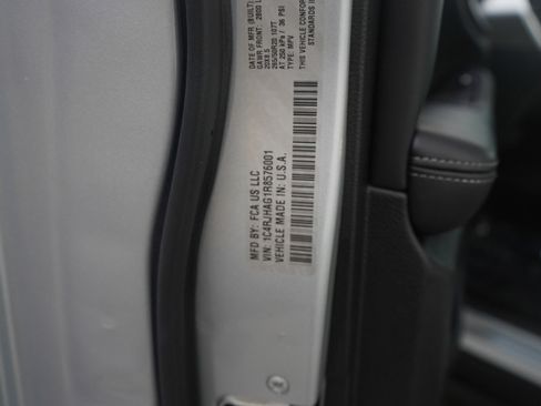 Used 2024 Jeep Grand Cherokee Altitude image 23