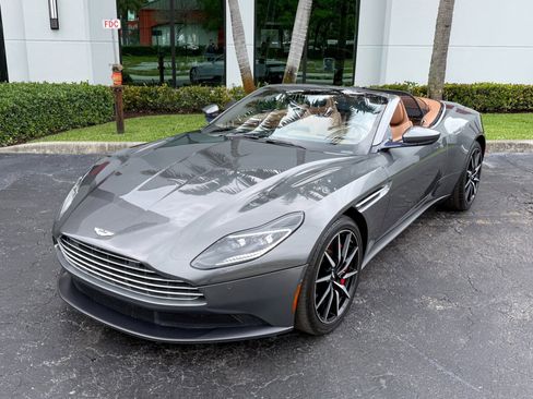 Used 2020 Aston Martin DB11 Volante RWD image 10