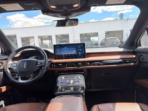 Certified 2023 Lincoln Nautilus Reserve w/ Luxury Package AWD/4WD image 18
