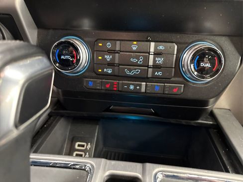 Used 2019 Ford F150 Platinum w/ Equipment Group 701A Luxury image 34