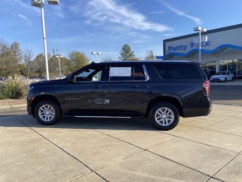 Used 2023 Chevrolet Suburban LT image 6