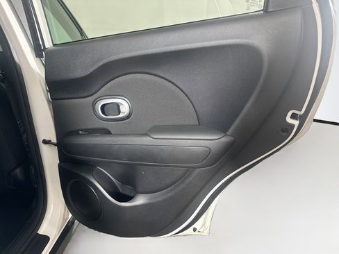 Used 2018 Kia Soul FWD image 26