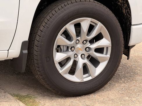 New 2026 Chevrolet Silverado 1500 Custom RWD image 10