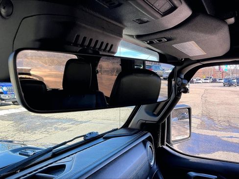 Used 2019 Jeep Wrangler Unlimited Sahara w/ Advanced Safety Group image 32