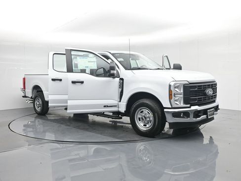 New 2026 Ford F350 XL w/ XL Chrome Package image 34