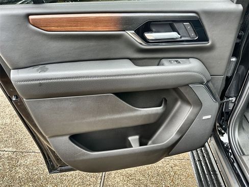 New 2026 GMC Yukon XL Denali w/ Denali Reserve Package image 15