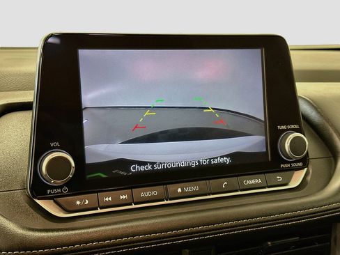 Used 2025 Nissan Rogue S AWD/4WD image 22