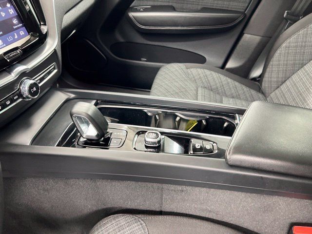 Used 2023 Volvo XC60 B5 Core AWD/4WD image 15