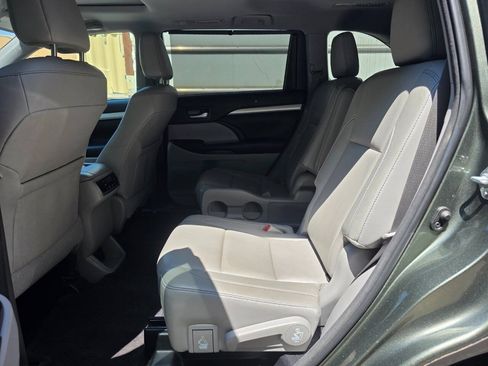 Used 2018 Toyota Highlander XLE FWD image 30