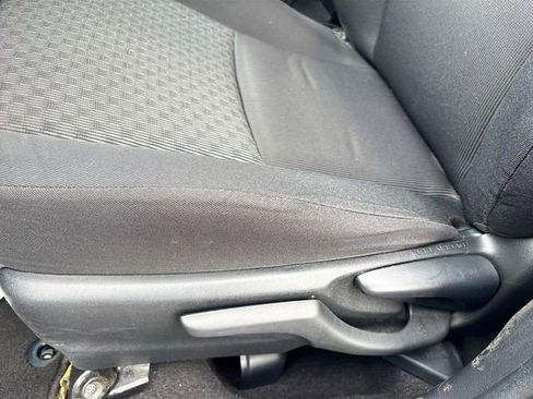 Used 2017 Toyota Yaris L image 18