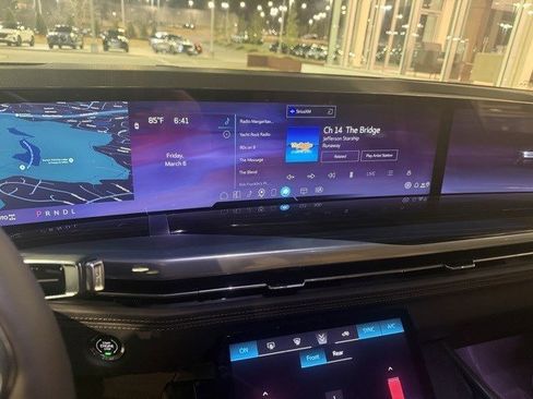 Used 2025 Cadillac Escalade Premium Luxury image 20