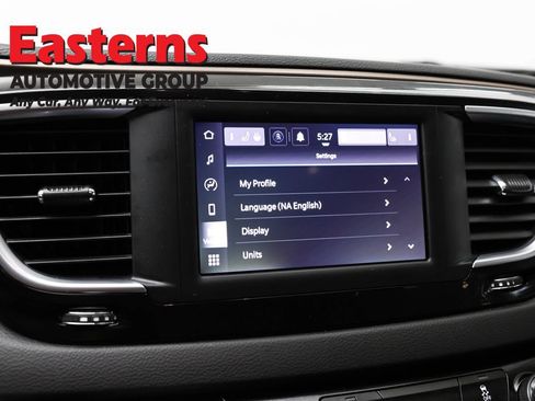 Used 2022 Chrysler Voyager LX FWD image 19