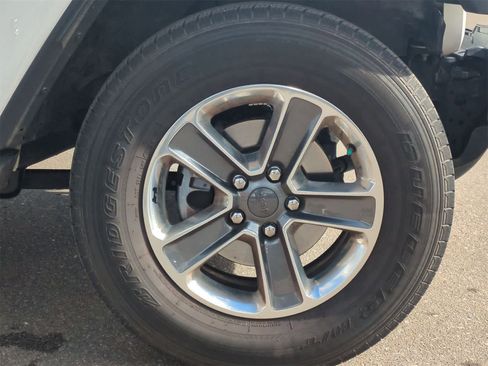 Used 2020 Jeep Wrangler Unlimited Sahara image 15