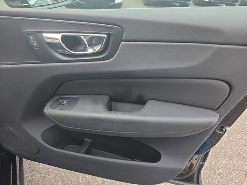 Certified 2022 Volvo XC60 B5 Momentum w/ Climate Package image 11
