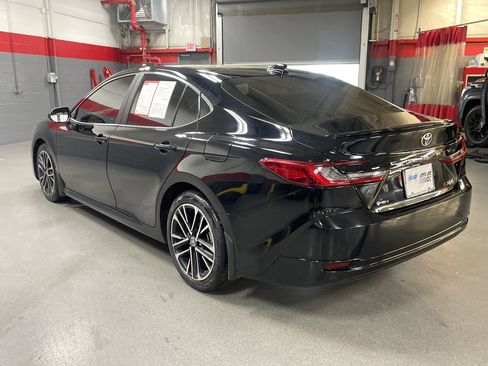Used 2025 Toyota Camry XLE FWD image 8