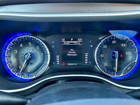 Used 2020 Chrysler Pacifica Touring-L image 22