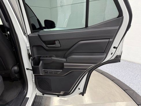 Used 2025 Toyota 4Runner TRD Off-Road image 32