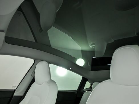 Used 2023 Tesla Model Y Performance image 22