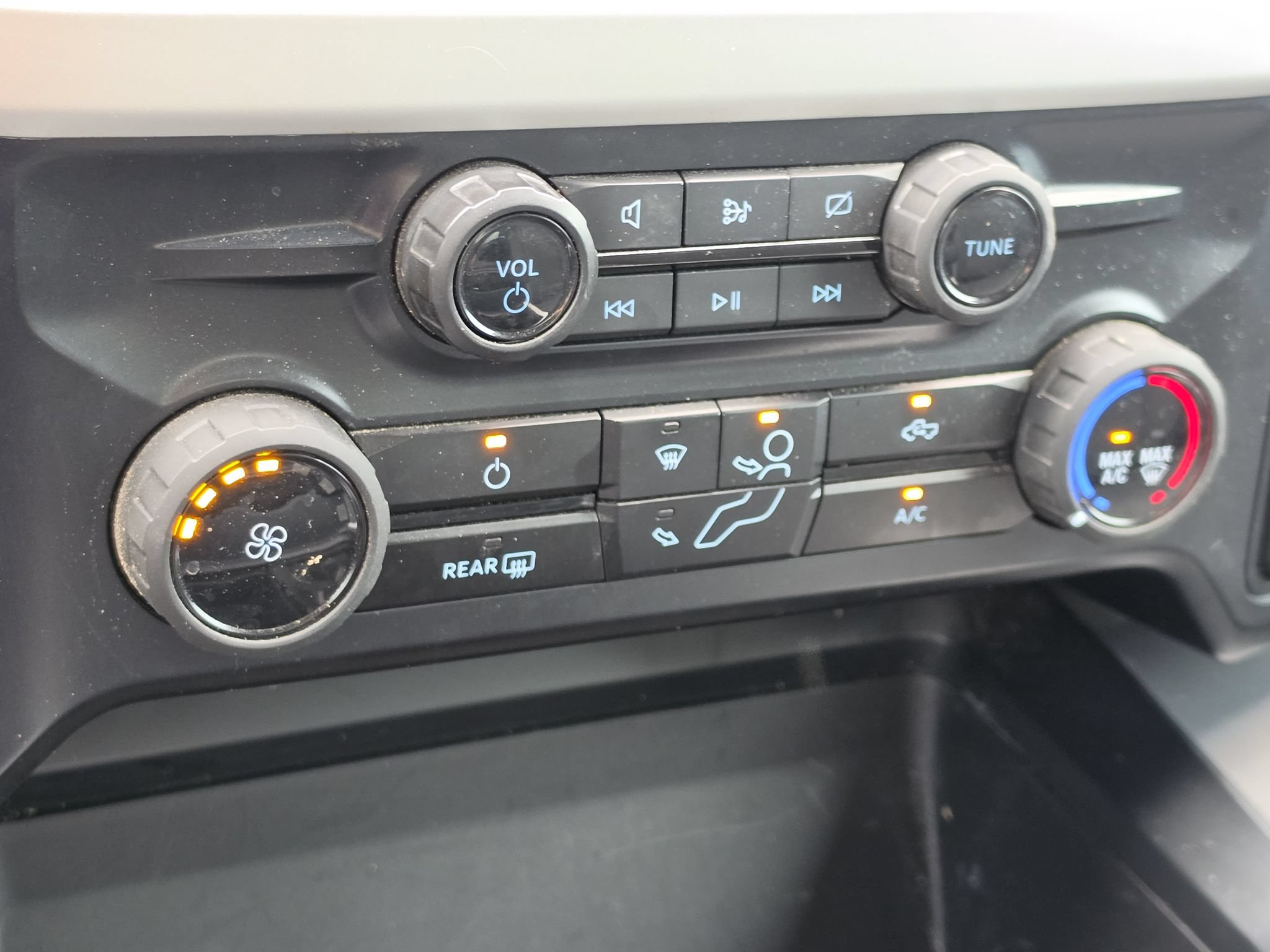 Used 2024 Ford F250 XLT w/ FX4 Off-Road Package AWD/4WD image 24