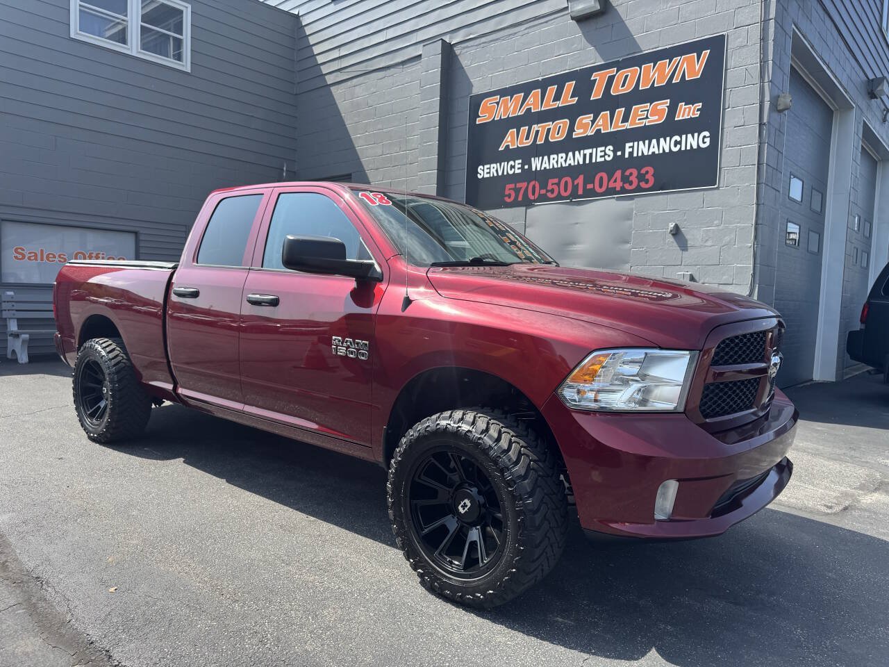 Used 2018 RAM 1500 Express AWD/4WD image 1