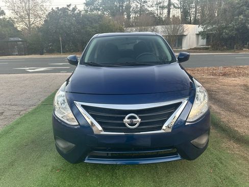 Used 2019 Nissan Versa SV image 2