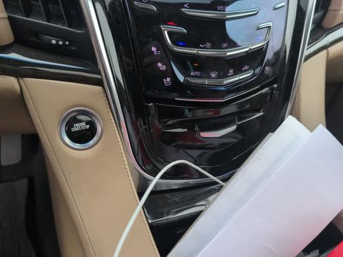 Used 2018 Cadillac Escalade Platinum AWD/4WD image 11