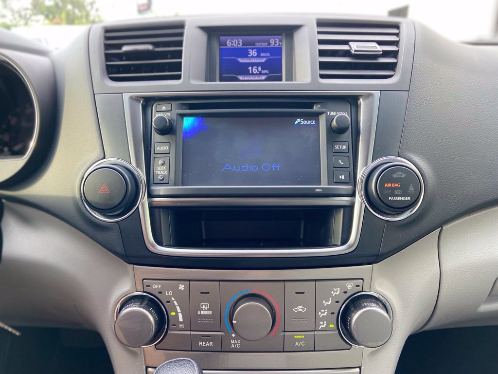 Used 2013 Toyota Highlander Plus FWD image 31