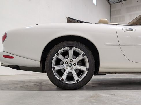 Used 2003 Jaguar XK8 Convertible image 37