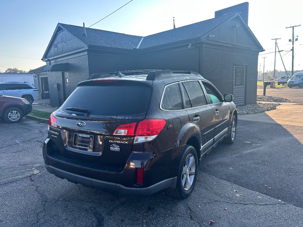 Used 2013 Subaru Outback 2.5i Limited AWD/4WD image 4