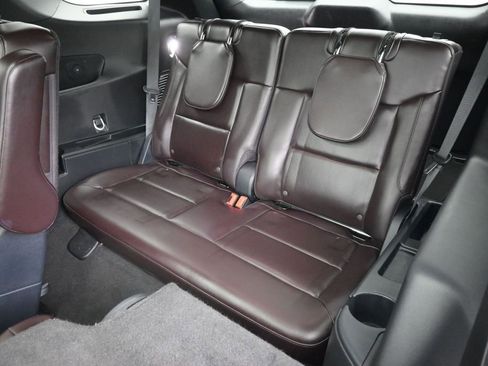 Used 2025 Ford Explorer Platinum RWD image 15