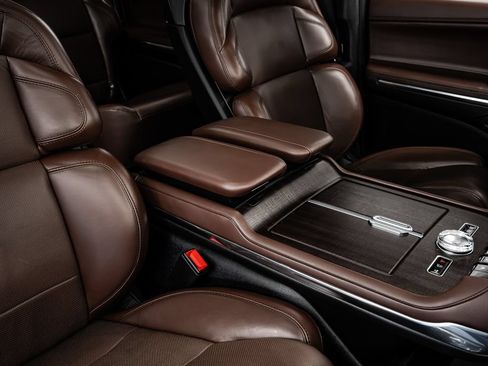 Used 2025 Lincoln Navigator Reserve AWD/4WD image 33