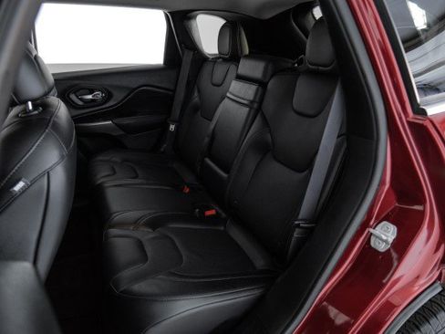 Used 2019 Jeep Cherokee Limited image 33