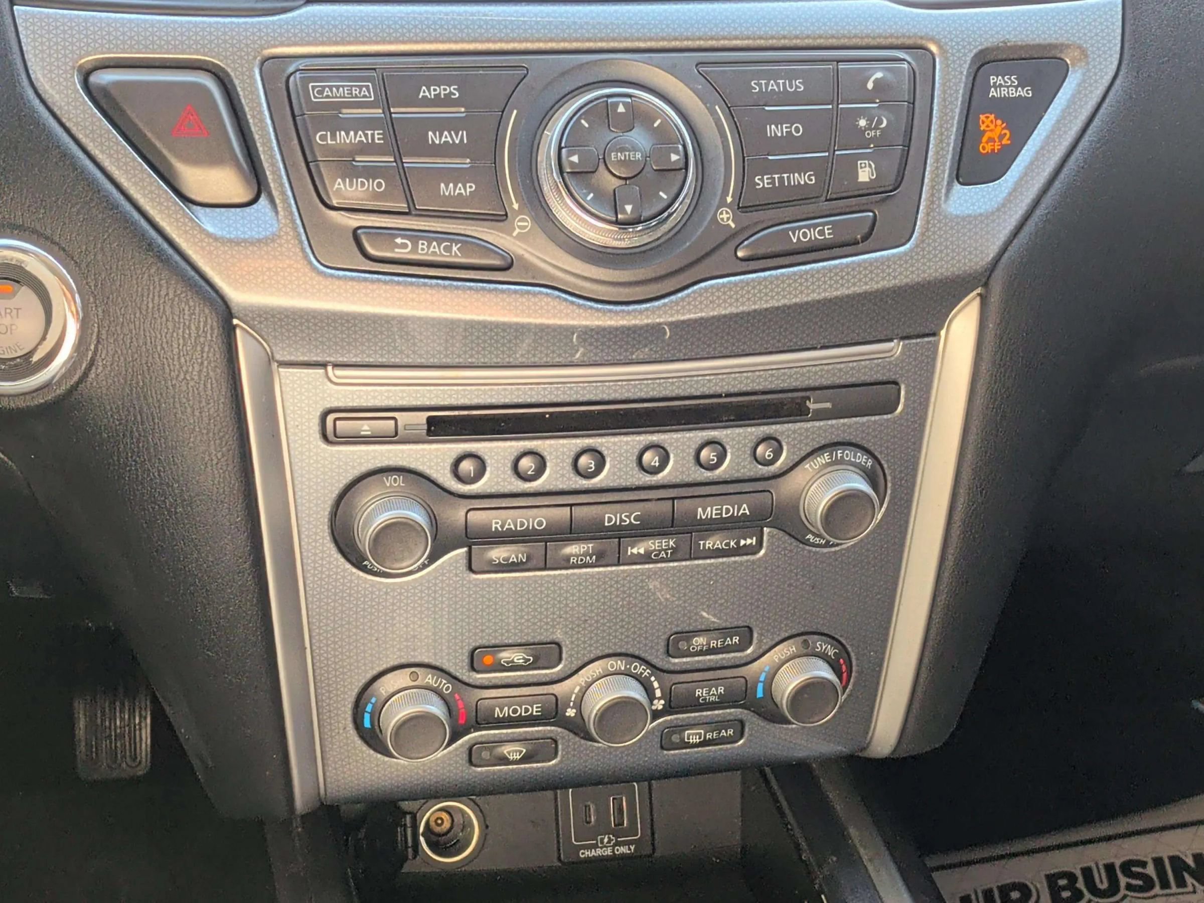 Used 2020 Nissan Pathfinder SL FWD image 16