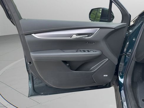New 2025 Cadillac XT6 Luxury image 27