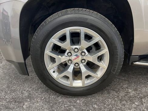 Used 2019 GMC Yukon SLT image 12