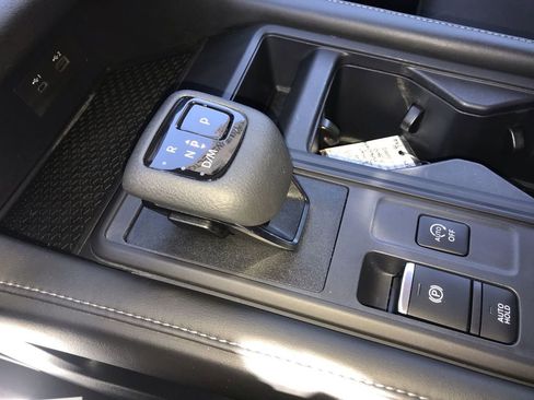 Used 2024 Nissan Pathfinder S AWD/4WD image 19