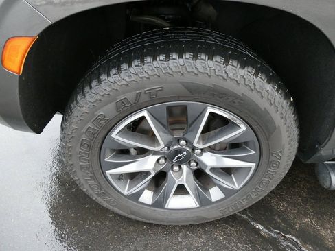 Used 2021 Chevrolet Suburban Z71 w/ Z71 Signature Package image 10