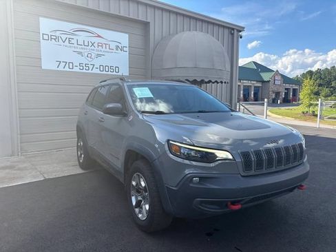 Used 2019 Jeep Cherokee Trailhawk AWD/4WD image 3