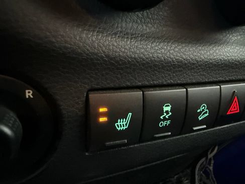 Used 2016 Jeep Wrangler Unlimited Sahara w/ Connectivity Group AWD/4WD image 7