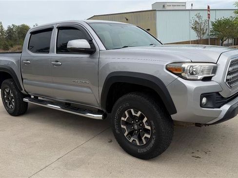 Used 2016 Toyota Tacoma TRD Off-Road w/ Premium & Technology Package RWD image 7