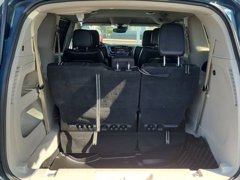 Used 2022 Chrysler Pacifica Touring-L FWD image 7