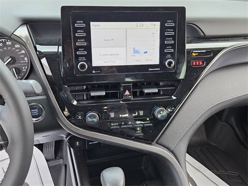 Used 2024 Toyota Camry SE image 17