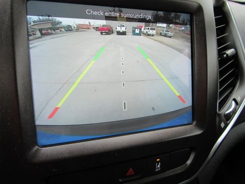 Used 2022 Jeep Cherokee Trailhawk w/ Premium Leather Package image 27