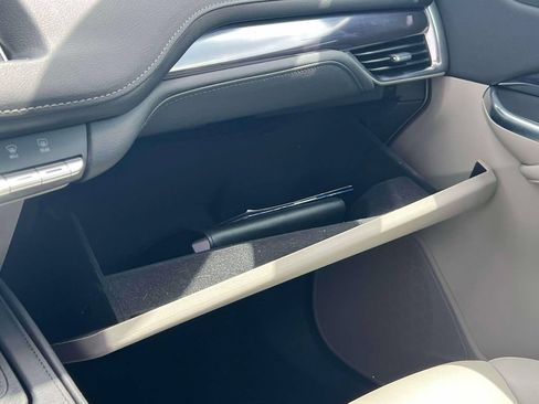 Used 2023 Cadillac XT4 Luxury w/ Cold Weather Package FWD image 29