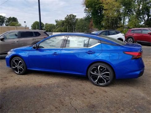 New 2025 Nissan Altima 2.5 SR image 3