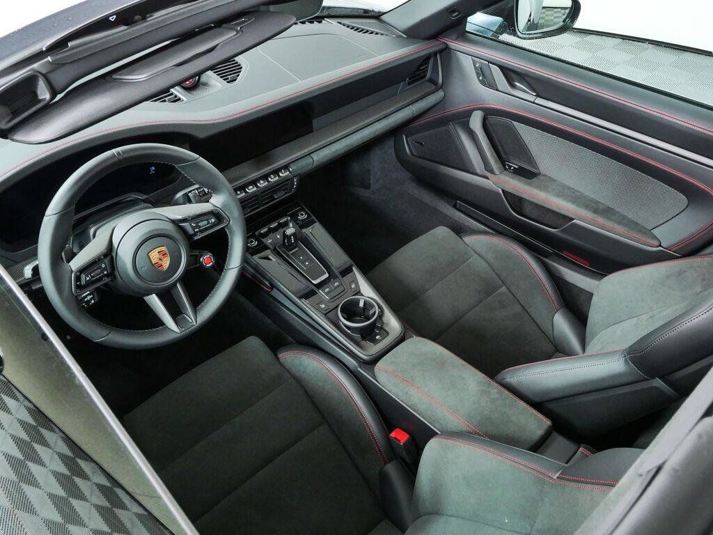 Certified 2026 Porsche 911 Targa 4 GTS AWD/4WD image 27