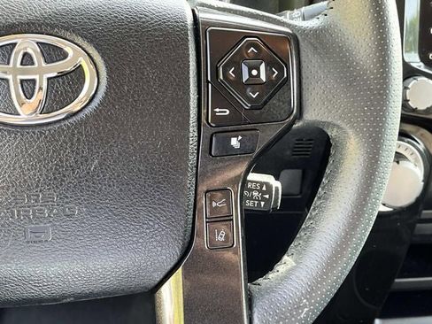 Used 2022 Toyota 4Runner TRD Off-Road AWD/4WD image 30