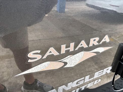 Used 2014 Jeep Wrangler Unlimited Sahara w/ Connectivity Group AWD/4WD image 10