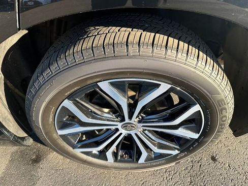 Used 2025 Toyota Crown Signia XLE image 26